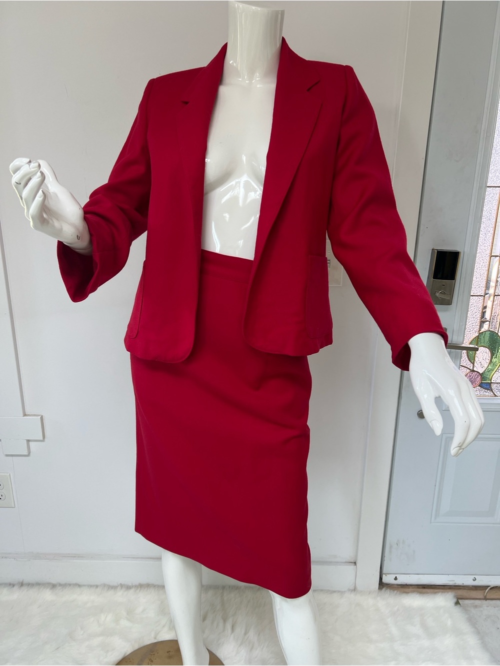 Vintage Women’s Pure wool Made in Canada suit Denise skirt &Jacket size 4 Royal
